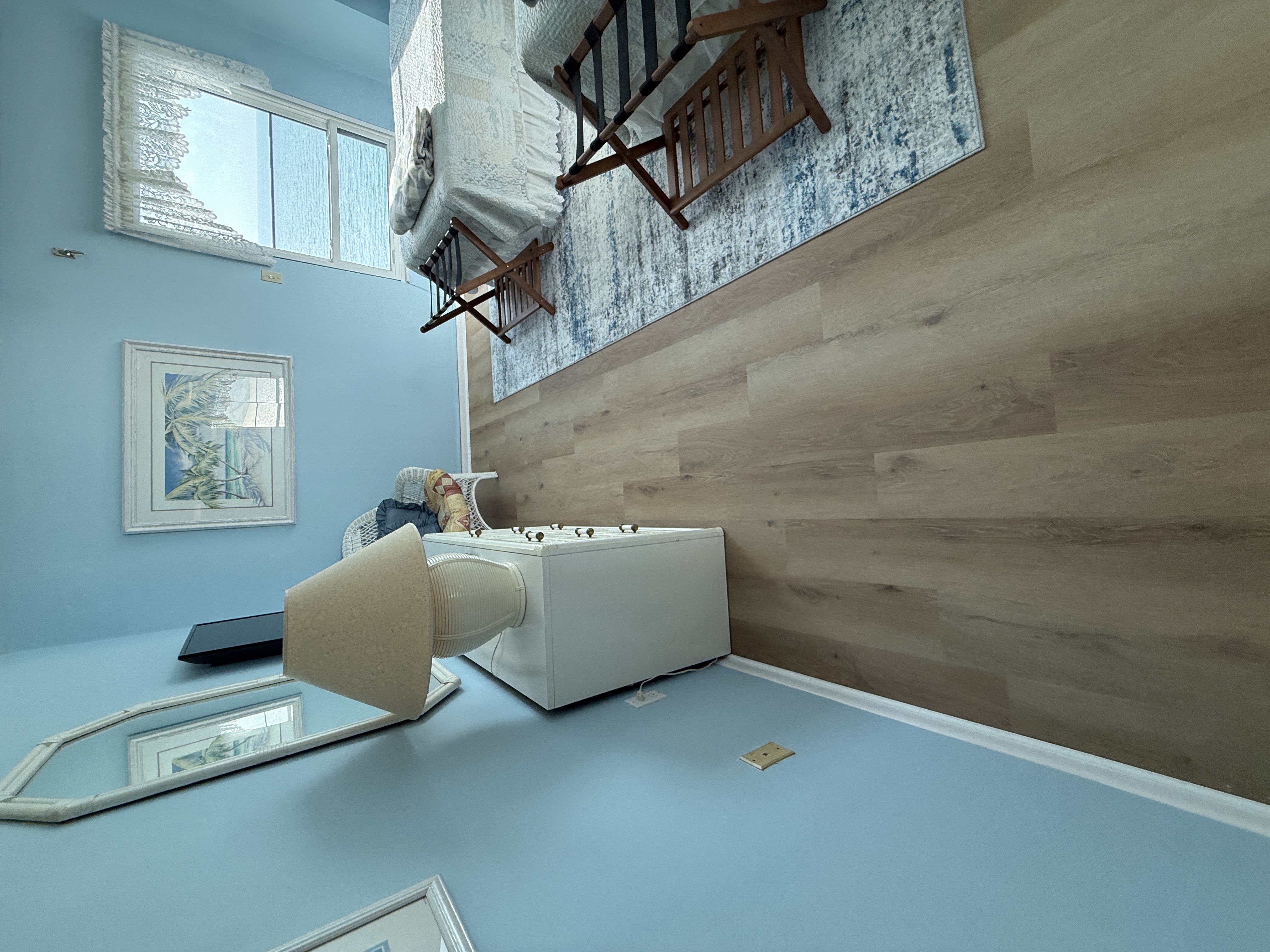 Guest Bedroom with twin beds